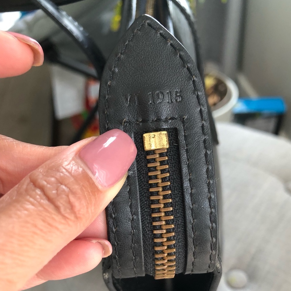 Authentic Louis Vuitton St. Jacques bag - Picture 9 of 17